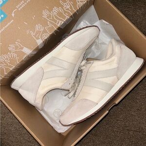 🌴NEW 🌴 Milan men’s kizik step in shoes